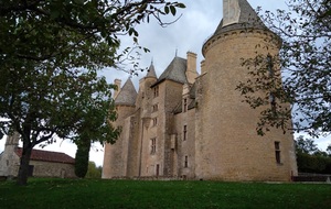 après le repas gastronomique... visite du château de Montal👍...