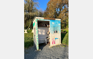 sympa cet abri livres