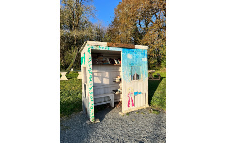 sympa cet abri livres